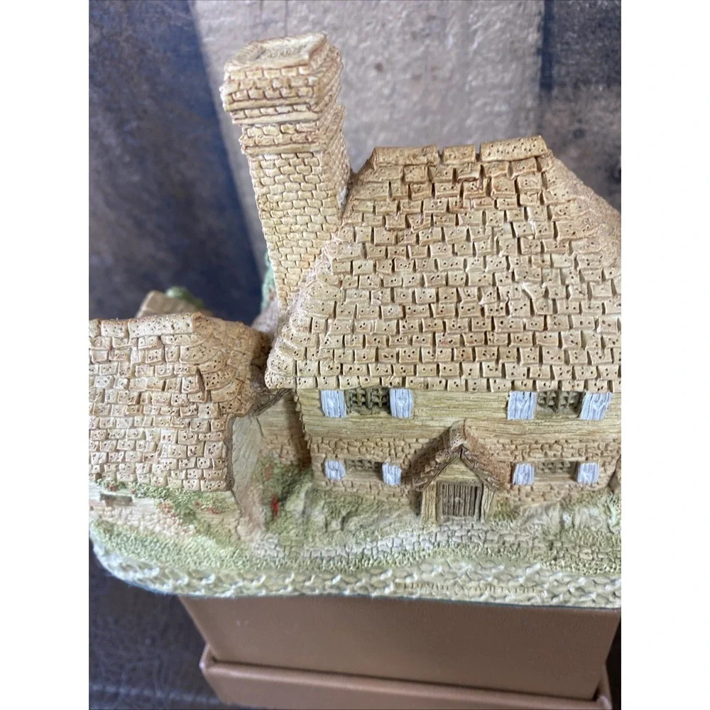 Vintage David Winter Kent‎ Cottage 1985 - Hand Painted Retired Figurine - UK